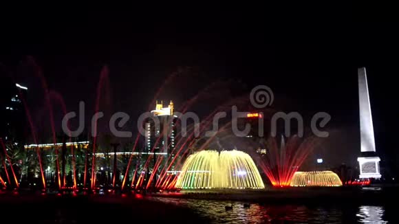 重庆五彩缤纷的喷泉表演之夜视频的预览图