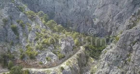 Goynuk峡谷附近大山的空中镜头4k视频的预览图