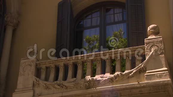 阳台反射CasaBatllo西班牙巴塞罗那视频的预览图
