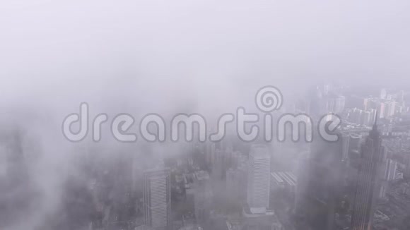 厚厚的云层飘过广州视频的预览图