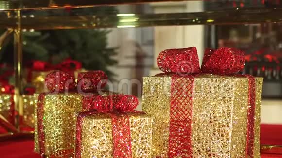 圣诞礼物特写假日礼盒视频的预览图