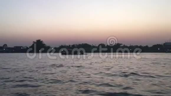 泰国潮法拉河拖船日落视频的预览图