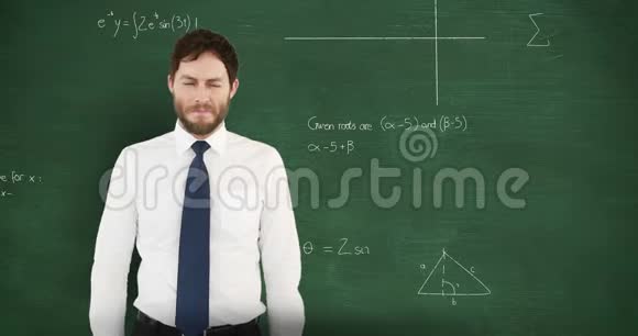 沮丧的人在黑板上移动数学视频的预览图