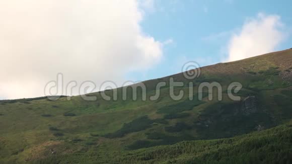 夏季景观的卡帕希安山脉视频的预览图