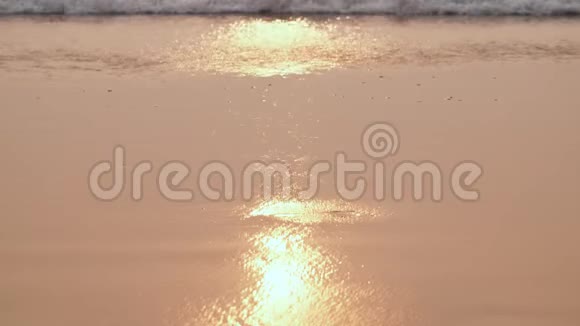 兰博海滩的晚潮浪潮印度果阿视频的预览图
