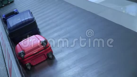 随身携带行李的运输工具视频的预览图