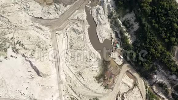 采矿场内的采矿作业视频的预览图