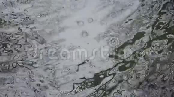 水滴缓慢运动视频的预览图