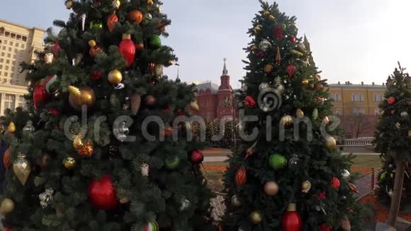 曼涅日纳亚广场克里姆林宫红场上的圣诞树视频的预览图