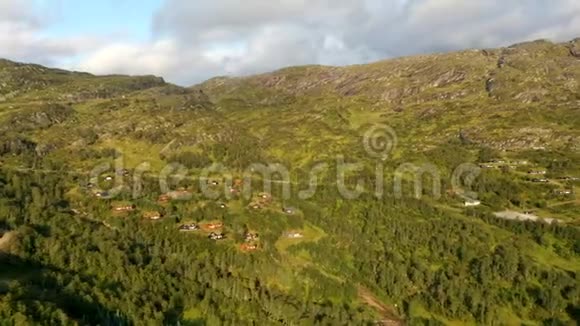 挪威Tjorhom山区Tjorhom小屋的空中镜头时间推移视频的预览图