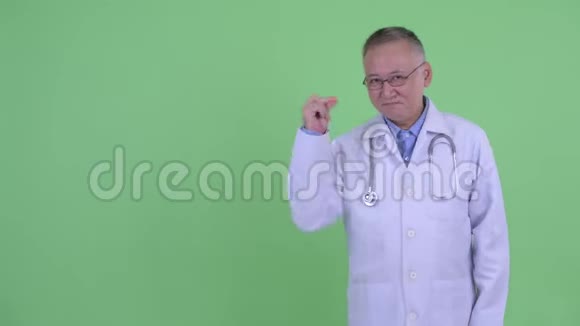 快乐成熟的日本男医生拍了拍手指露出了一些东西视频的预览图