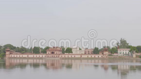 印度泰姬陵在河对岸观赏视频的预览图