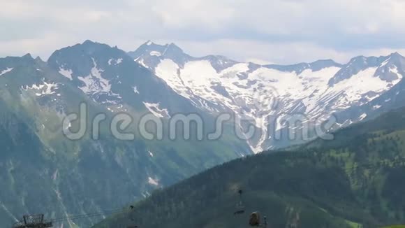 奥地利蒂罗尔州Zillertal山谷雪山全景视频的预览图
