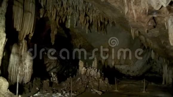 洞穴内的膨胀室视频的预览图