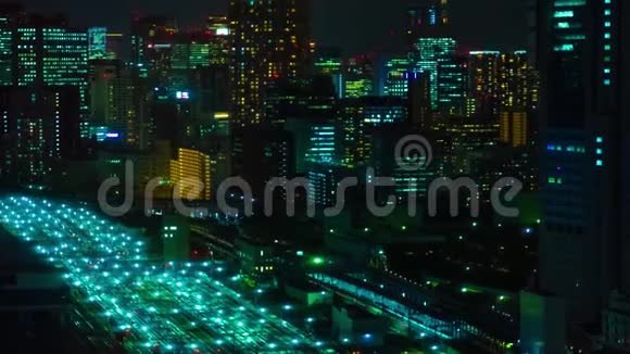 东京市区全景高角度远镜头变焦夜晚时间视频的预览图
