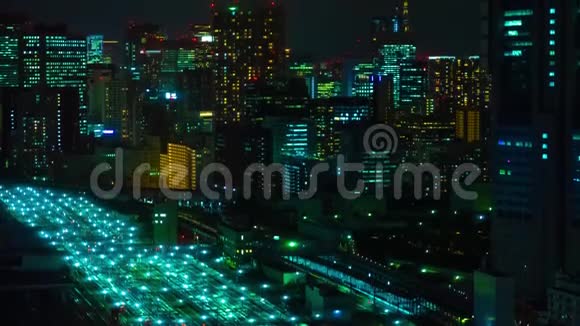 东京城市全景高角度长镜头倾斜的夜晚时间视频的预览图