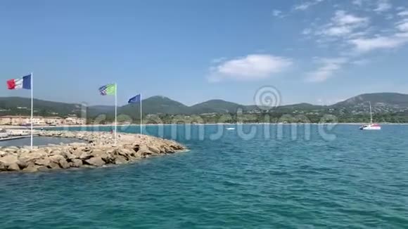 在格里莫港的游艇视频的预览图