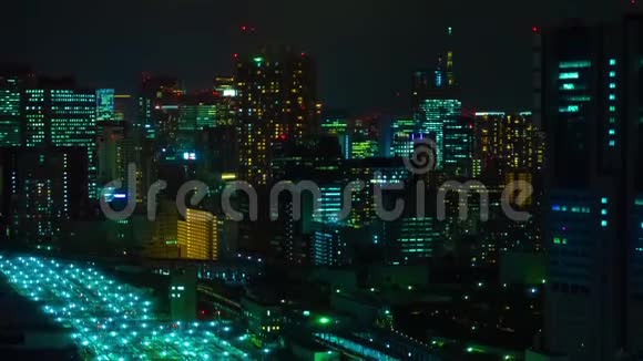 东京城市全景高角度长镜头倾斜的夜晚时间视频的预览图