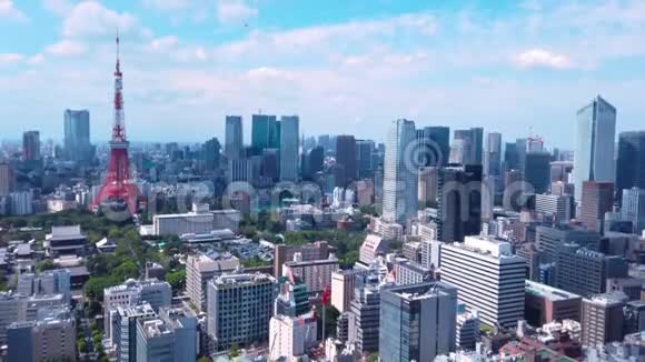 东京城与东京塔和佐乔吉寺的全景视频从世贸中心大楼看到视频的预览图