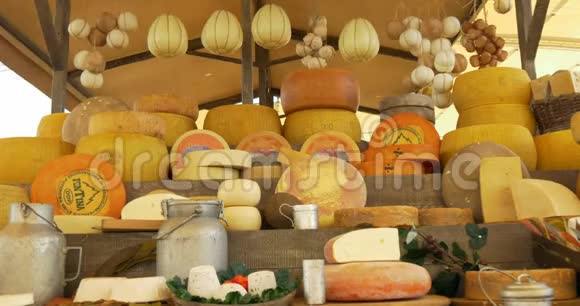 奶酪市场视频的预览图