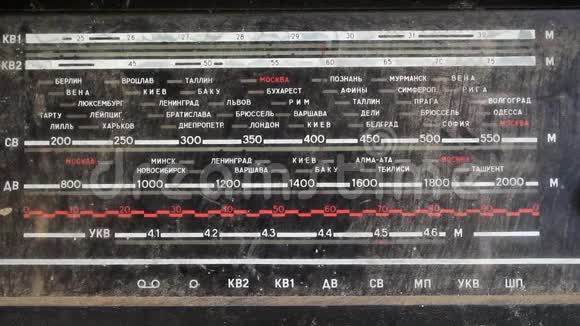 旧的收音机面板视频的预览图