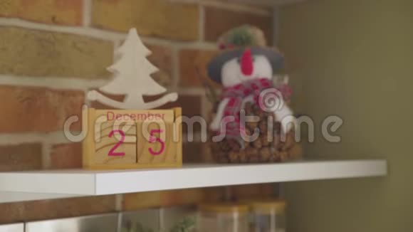 十二月二十五日日历雪人圣诞装饰品视频的预览图