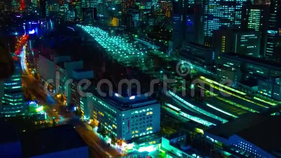 东京市区全景高角广景倾斜的夜晚时间视频的预览图