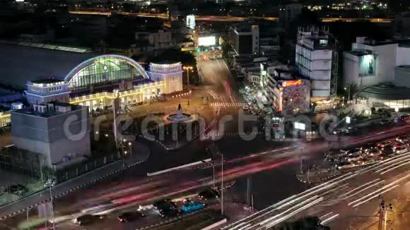 泰国曼谷2018年10月8日曼谷火车站夜间交通视频的预览图