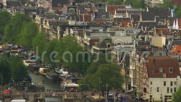 鸟瞰阿姆斯特丹运河和建筑物视频的预览图