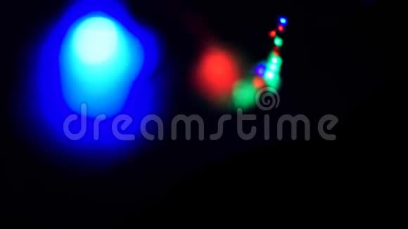 圣诞节新年闪烁LED灯线黑色背景02视频的预览图