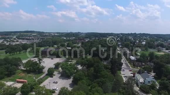 美国马里兰威斯敏斯特市中心的空中视频的预览图