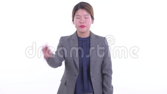 一位严肃的亚洲女商人停手视频的预览图