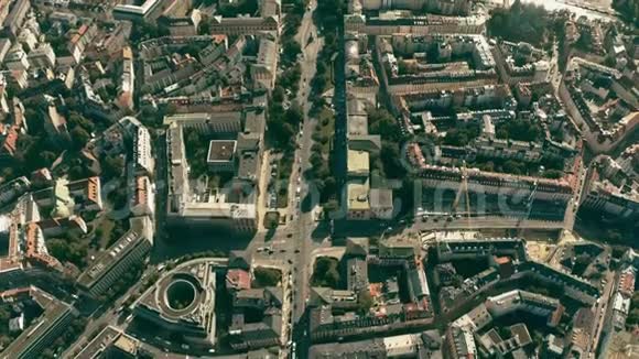 德国伊萨尔河附近慕尼黑街道和建筑物的鸟瞰图视频的预览图