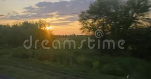 乌克兰的真实景观火车旅行小镇制造企业交通视频的预览图