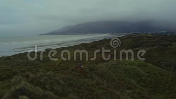 摩尔兰和摩尔洛海滩的景色可向下北爱尔兰视频的预览图