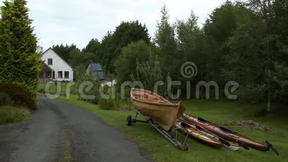 漂亮的木船和独木舟视频的预览图