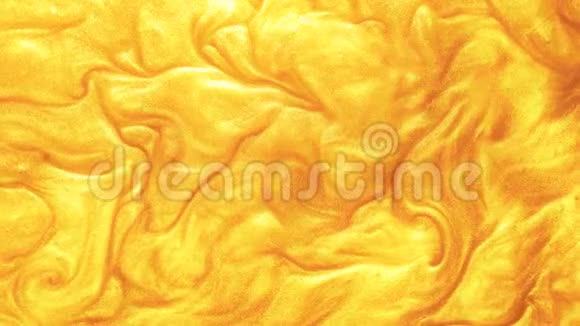流动闪光覆盖金色黄色油漆纹理视频的预览图