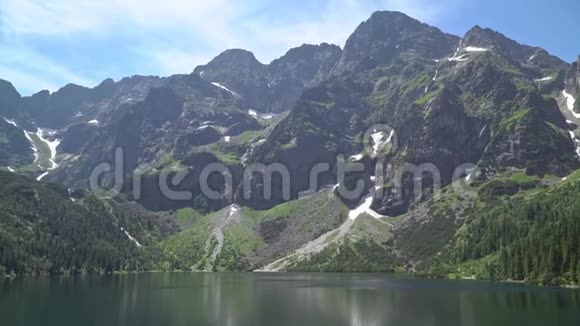 夏天塔特拉斯的山湖世界上最美丽的五大湖泊之湖视频的预览图