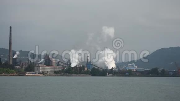 人类健康环境污染工厂海港和有毒气体视频的预览图