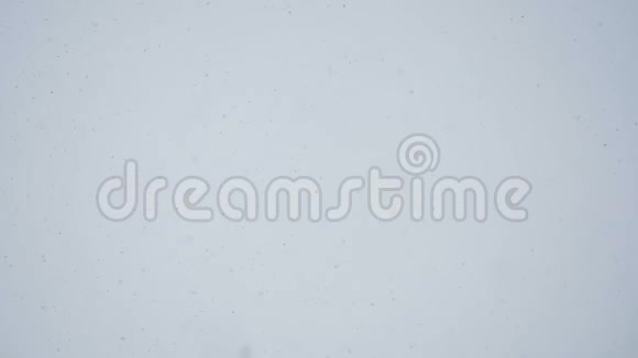 白雪皑皑的天空视频的预览图