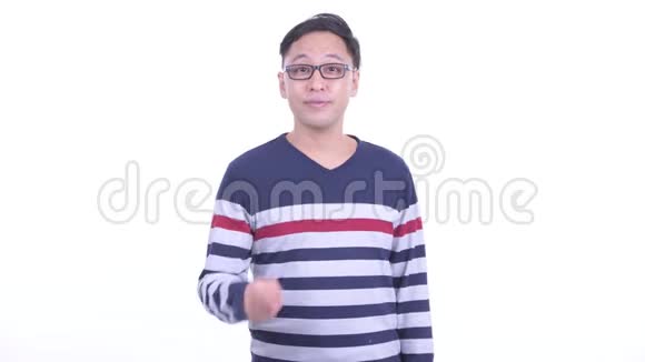 戴眼镜的日本快乐嬉皮士视频的预览图