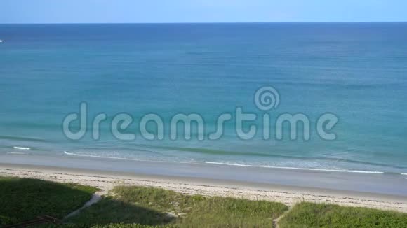 北哈钦森岛佛罗里达海岸波浪视频的预览图