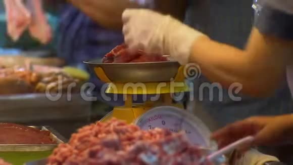 亚洲重卖红肉的男性屠夫视频的预览图