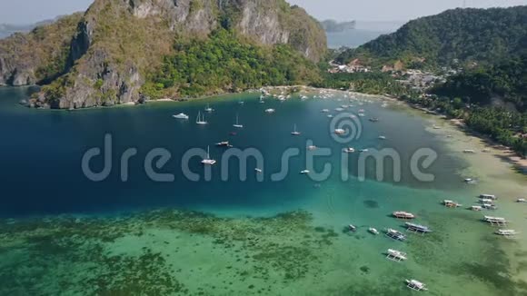 菲律宾巴拉望ElNido热带科隆科隆海滩的4k无人机镜头宁静宁静的早晨传统视频的预览图
