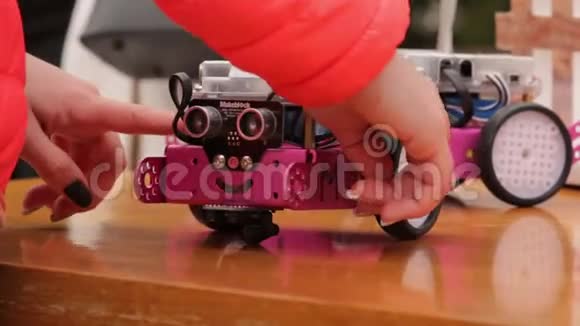 电子汽车玩具视频的预览图