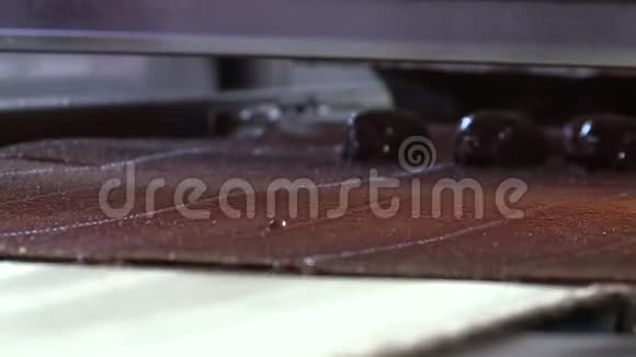 巧克力的生产视频的预览图
