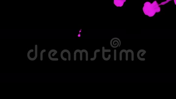 紫罗兰色墨水滴在黑色背景上以达到效果三维渲染体素图形计算机模拟7视频的预览图