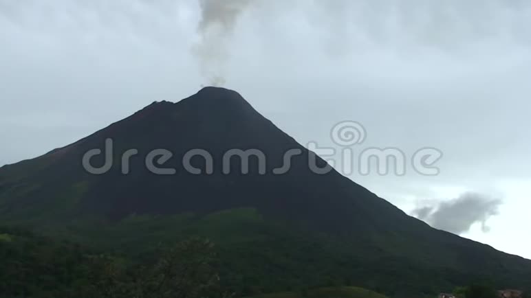 肾上腺火山景观活跃视频的预览图