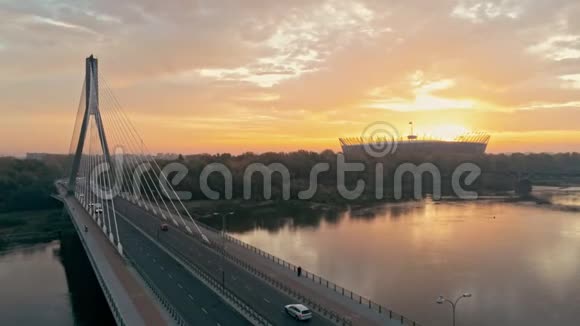 令人惊叹的华沙城市景观波兰大桥和国家体育场视频的预览图
