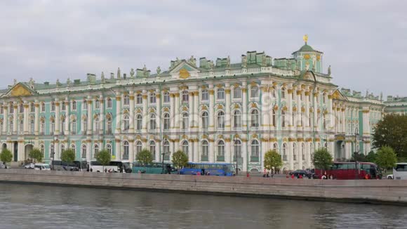 圣彼得堡国家博物馆大楼白天视频的预览图